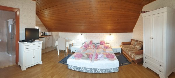 heviz-gyula-villa-udvar-studio-02