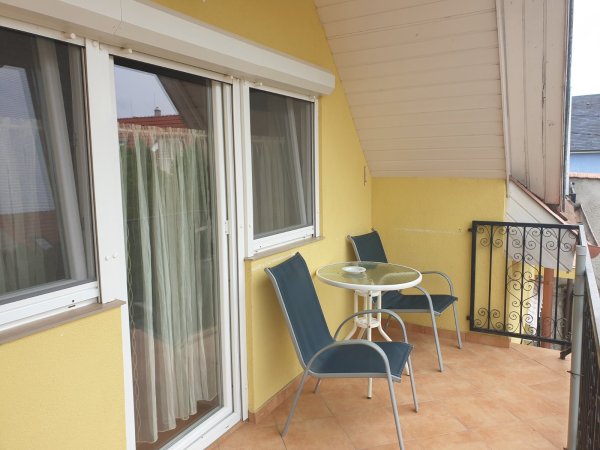 heviz-gyula-villa-udvar-studio-06